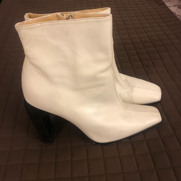 Boot - Picture 2 of 5